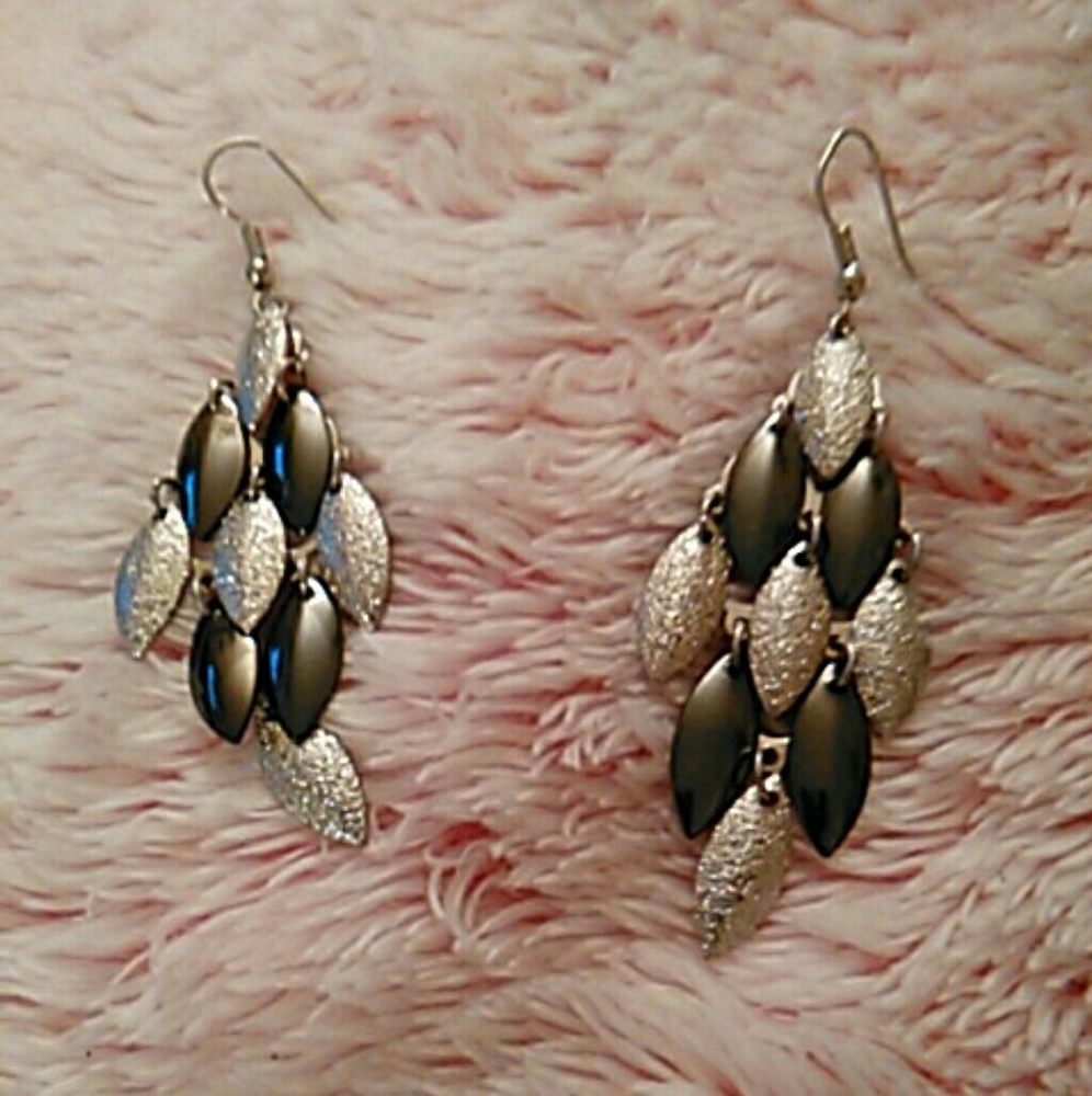 Earrings - Picture 2 of 3
